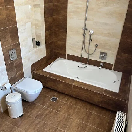 Elia Apartment Mélanes