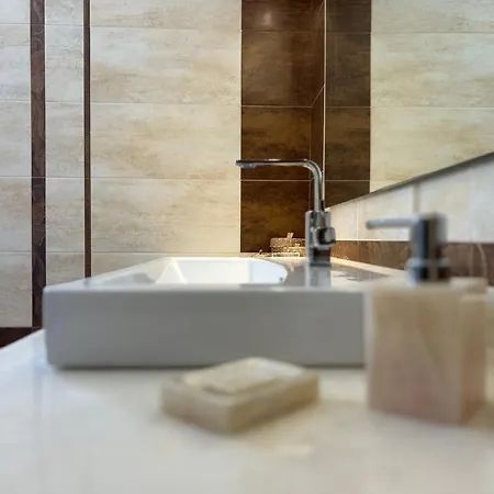 Elia Apartment Mélanes