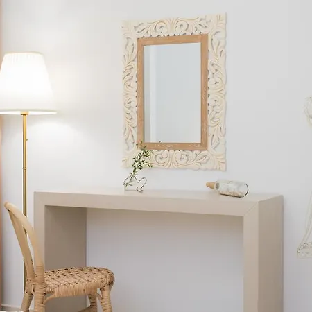 Elia Apartment Mélanes